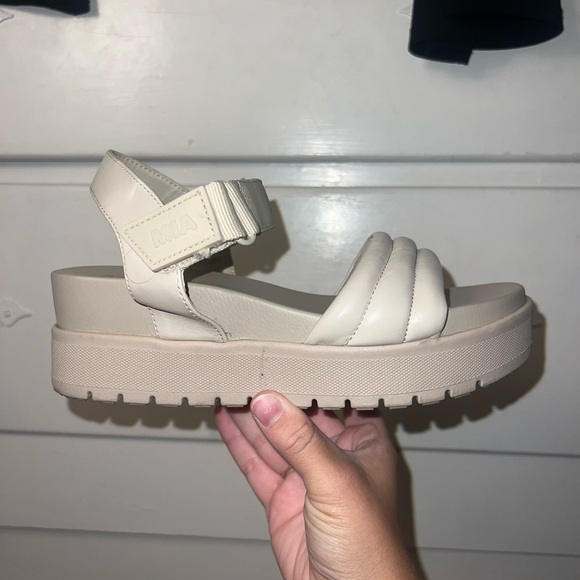MIA Cream Platform Sandals - Picture 2 of 4
